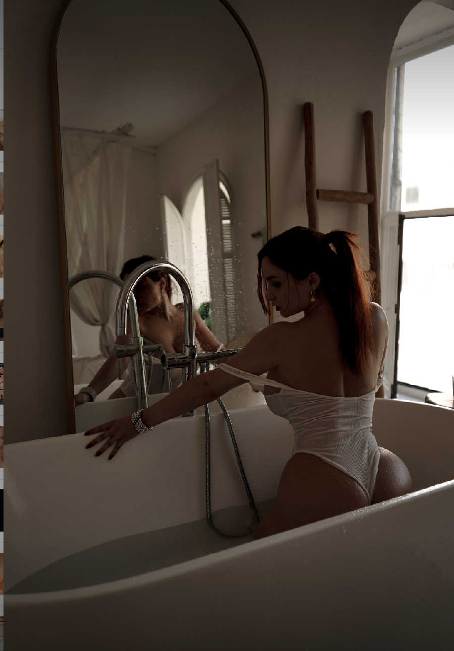 A playful frame from Miranda Faith nude — online in Tustla Gutierrez