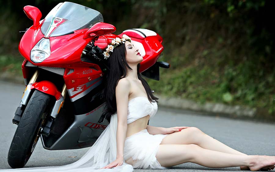 Beautiful girls and motorcycles in Tustla Gutierrez