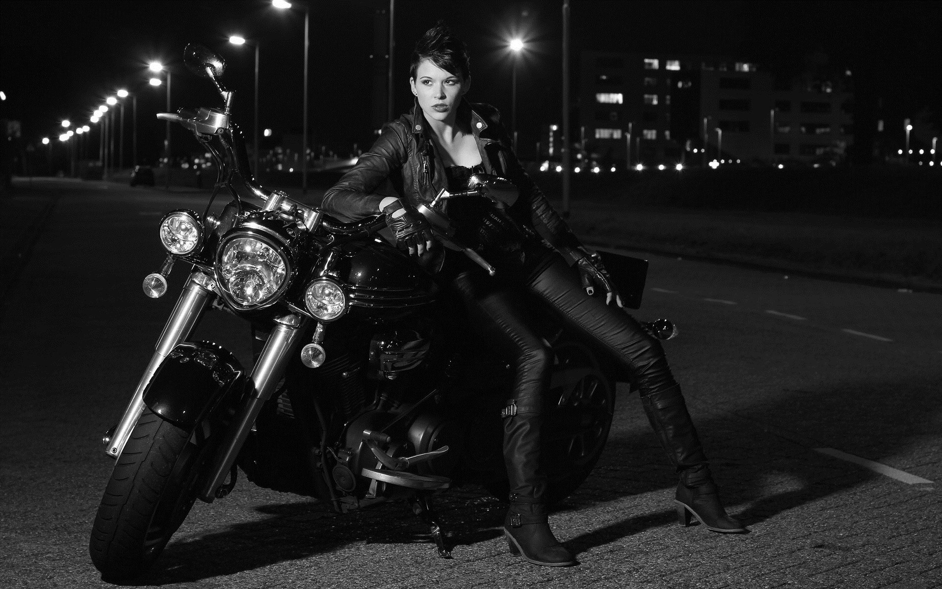 Photo Beautiful girls and motorcycles in Tustla Gutierrez