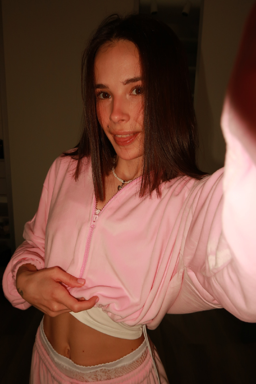 Tina brings the glow — live moments in Tustla Gutierrez